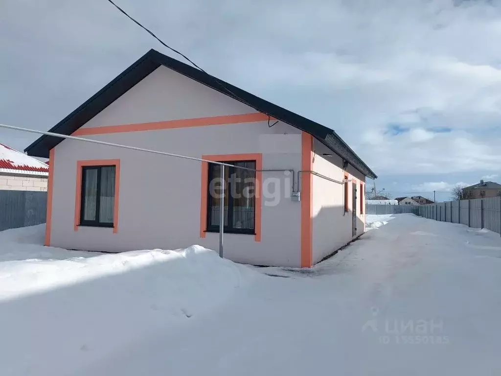 Дом в Самарская область, Кинельский район, Бобровка с/пос, с. Бобровка ... - Фото 0