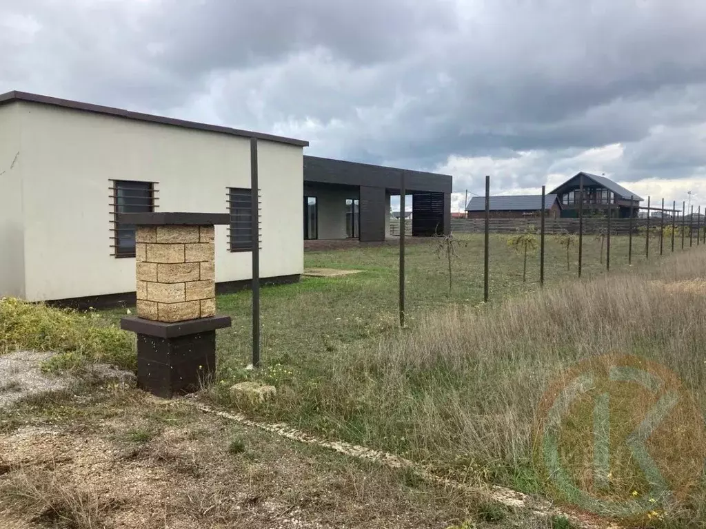 Дом в Крым, Сакский район, с. Уютное  (257 м) - Фото 1