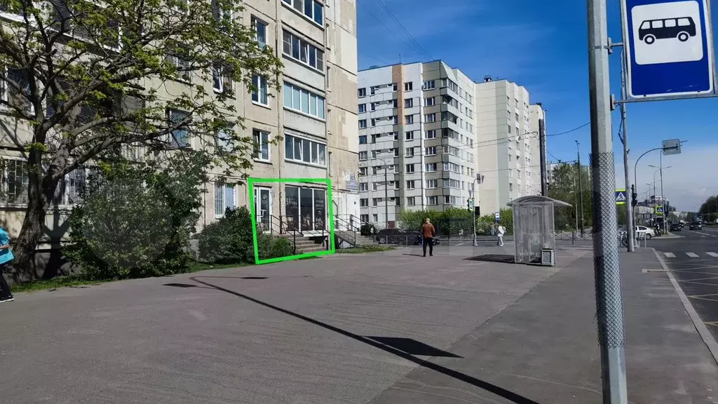 Угловое помещение у парка - Фото 1