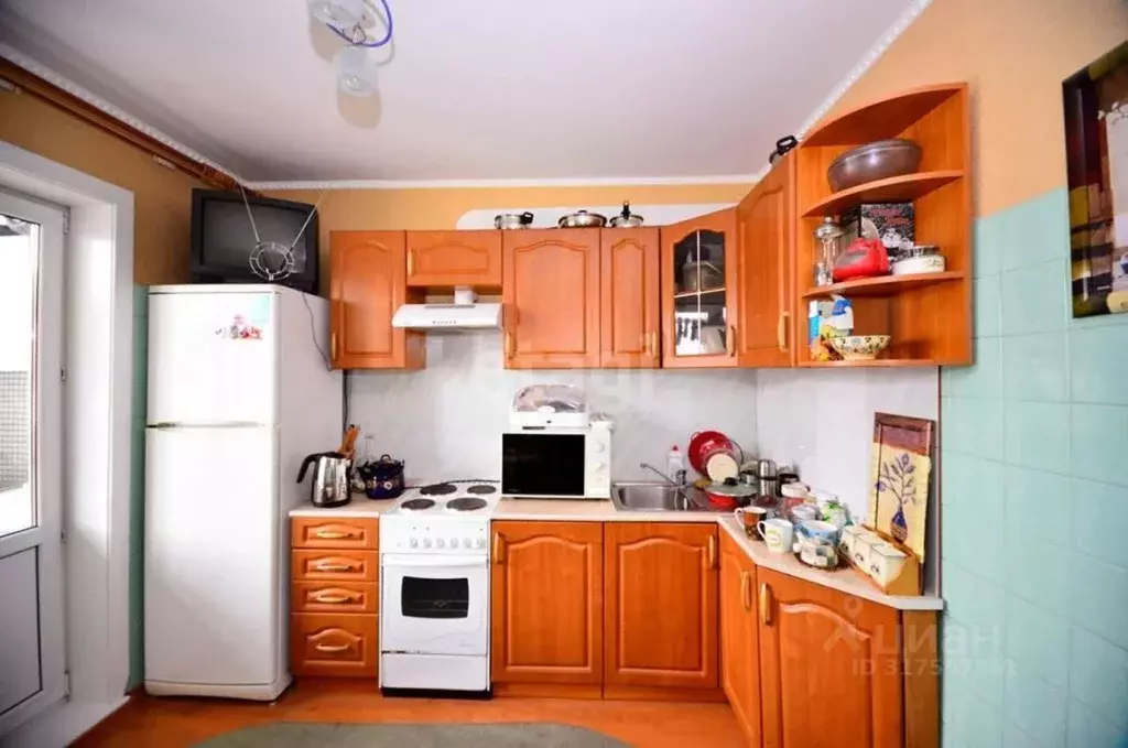 3-к кв. Сахалинская область, Южно-Сахалинск ул. Есенина, 9 (65.0 м) - Фото 0