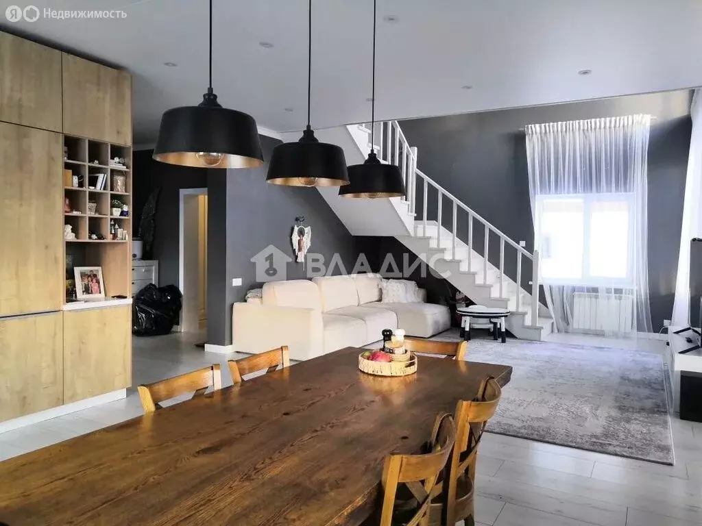 Дом в село Шишино, Тенистая улица (214 м) - Фото 1