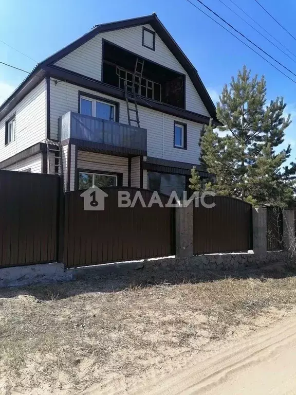 Дом в Бурятия, Улан-Удэ Тепличный мкр, 32-й кв-л,  (150 м) - Фото 0