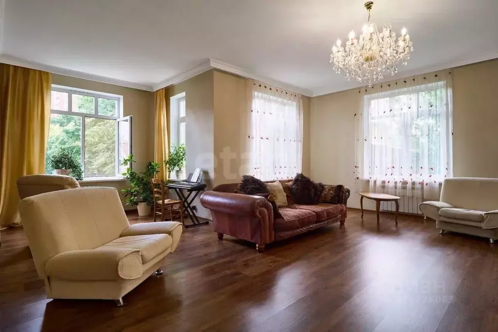 Дом в Тюменская область, Тюмень Новосибирская ул. (380 м) - Фото 1