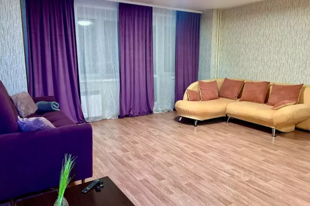3-к кв. Красноярский край, Красноярск ул. Шахтеров, 8 (100.0 м) - Фото 1