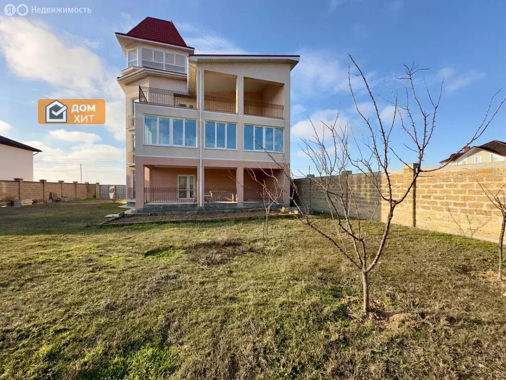 Дом в Заозёрное, улица Аллея Дружбы, 126 (299.2 м) - Фото 1