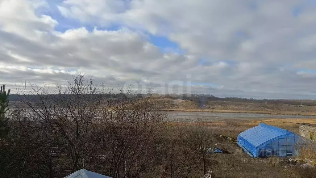 Дом в Белгородская область, Корочанский район, Шляховское с/пос, с. ... - Фото 1