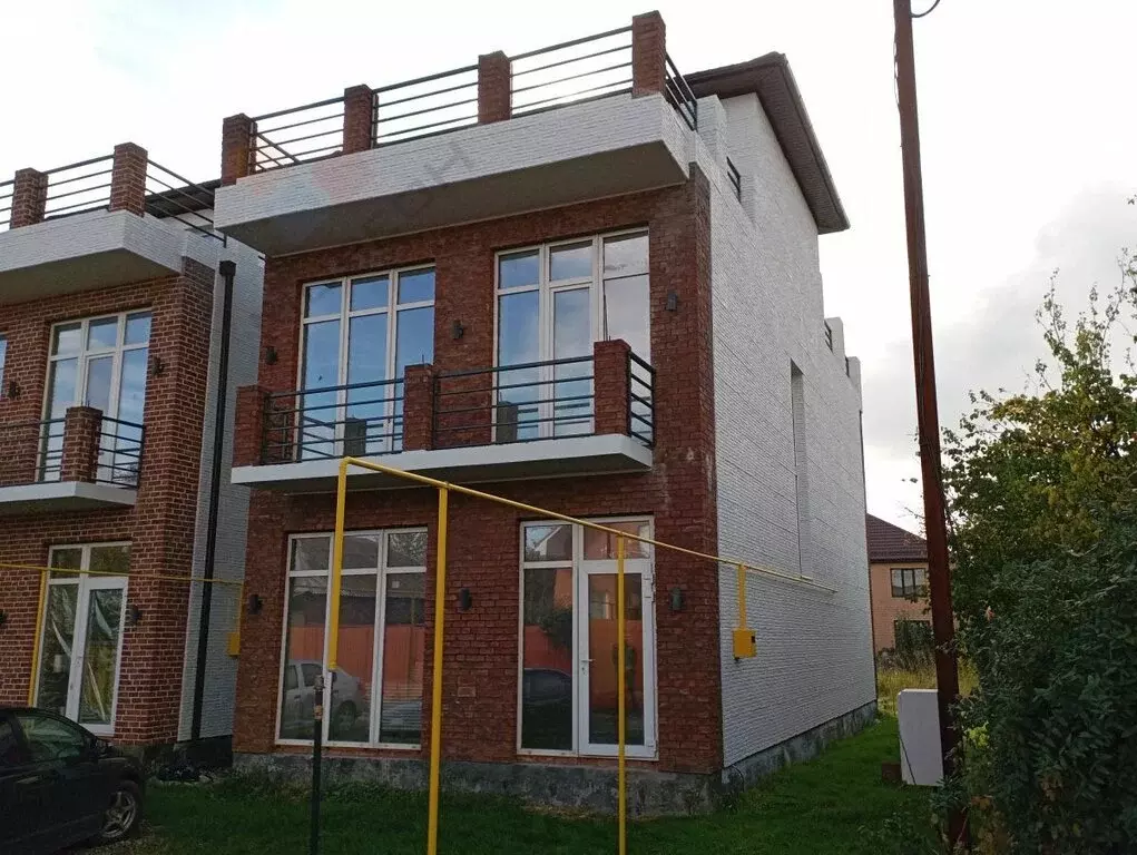 Дом в посёлок Лазурный, Вишнёвая улица (248.1 м) - Фото 1