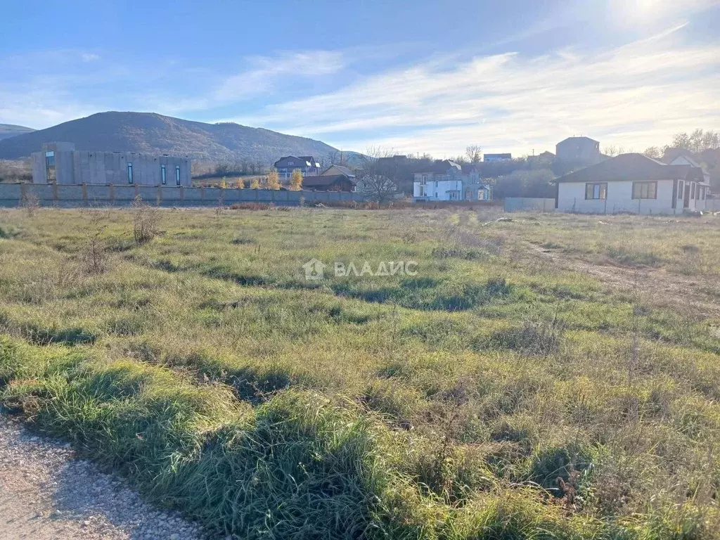 Участок в Крым, Симферопольский район, Добровское с/пос, с. Заречное ... - Фото 2