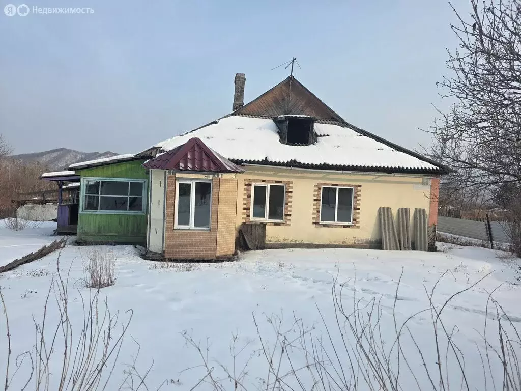 Дом в село Углекаменск, улица Шахтёров, 1 (77 м) - Фото 1