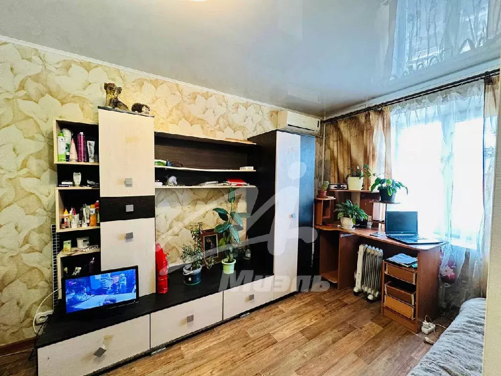 Продается комната в 8-комнатной квартире - Фото 1