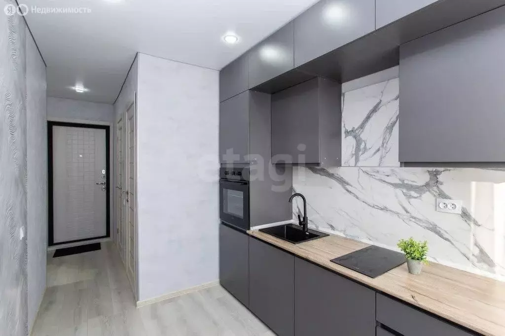 3-комнатная квартира: Тобольск, 4-й микрорайон, 16 (61 м) - Фото 1