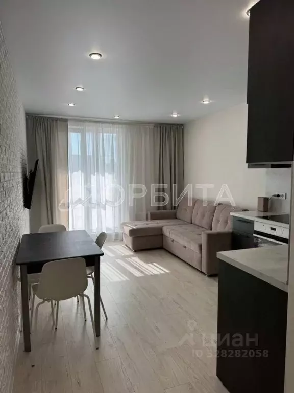 2-к кв. Тюменская область, Тюмень ул. Заполярная, 11к1 (67.24 м) - Фото 2