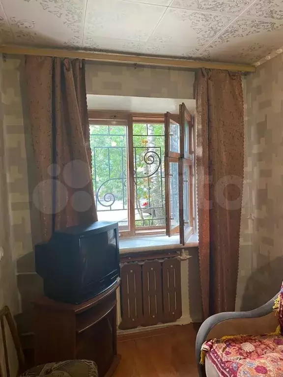 Комната 12.8 м в 5-к, 1/3 эт. - Фото 1
