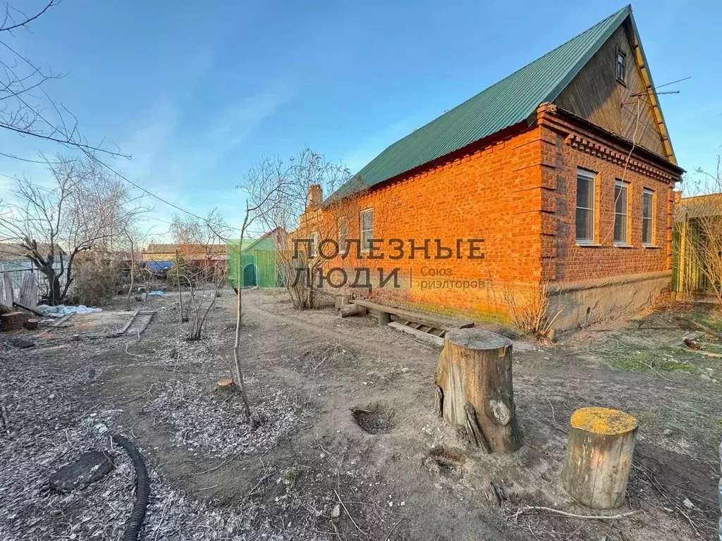 Дом в Астраханская область, Астрахань ул. Яна Райниса, 110 (130 м) - Фото 1