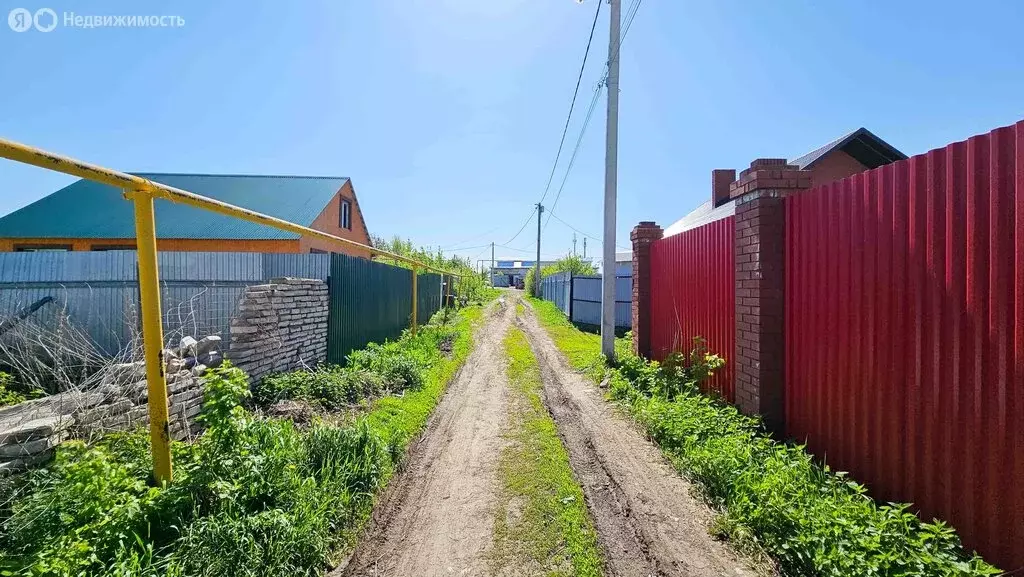 Участок в посёлок городского типа Новосемейкино, улица Матюгина, 38 ... - Фото 0
