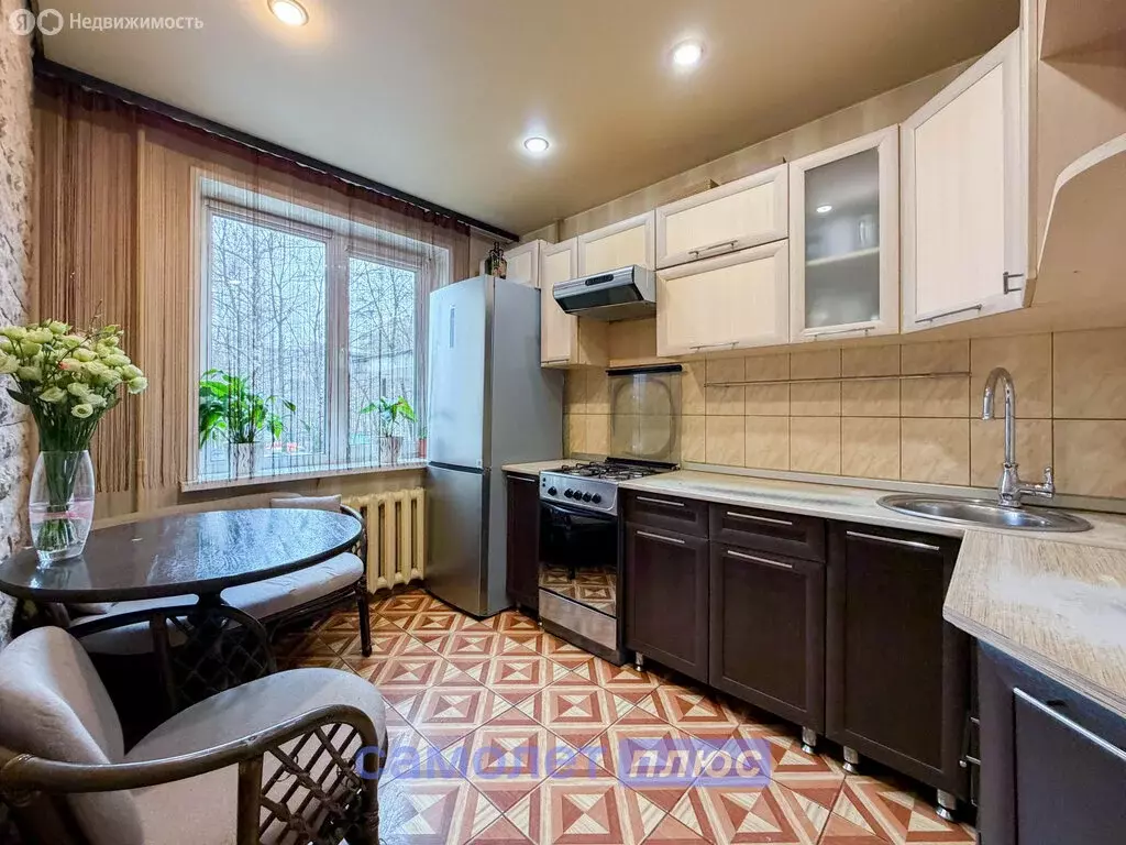 2-комнатная квартира: Чебоксары, улица Кадыкова, 17 (52.9 м) - Фото 1