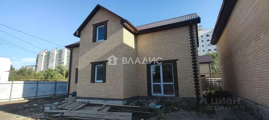 Дом в Астраханская область, Астрахань пер. 11-й Углегорский (120 м) - Фото 1