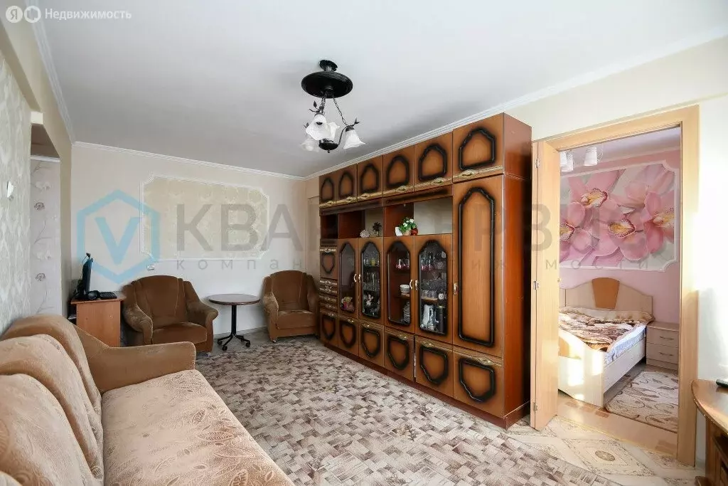 3-комнатная квартира: Омск, улица Петра Осминина, 10 (55.7 м) - Фото 0