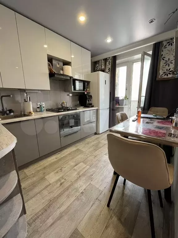 3-к. квартира, 65 м, 2/10 эт. - Фото 0