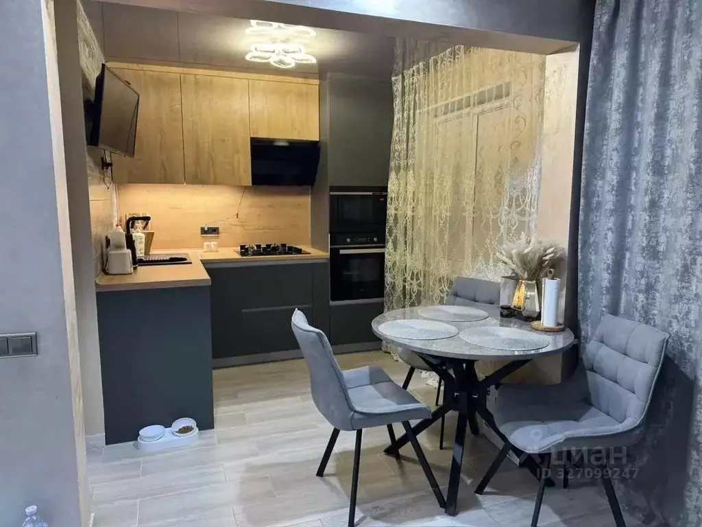 2-к кв. Омская область, Омск Заозерный мкр, ул. Светлая, 2 (46.0 м) - Фото 0