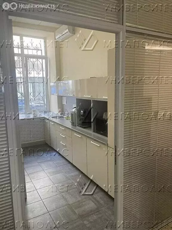 Торговая площадь (377 м) - Фото 1