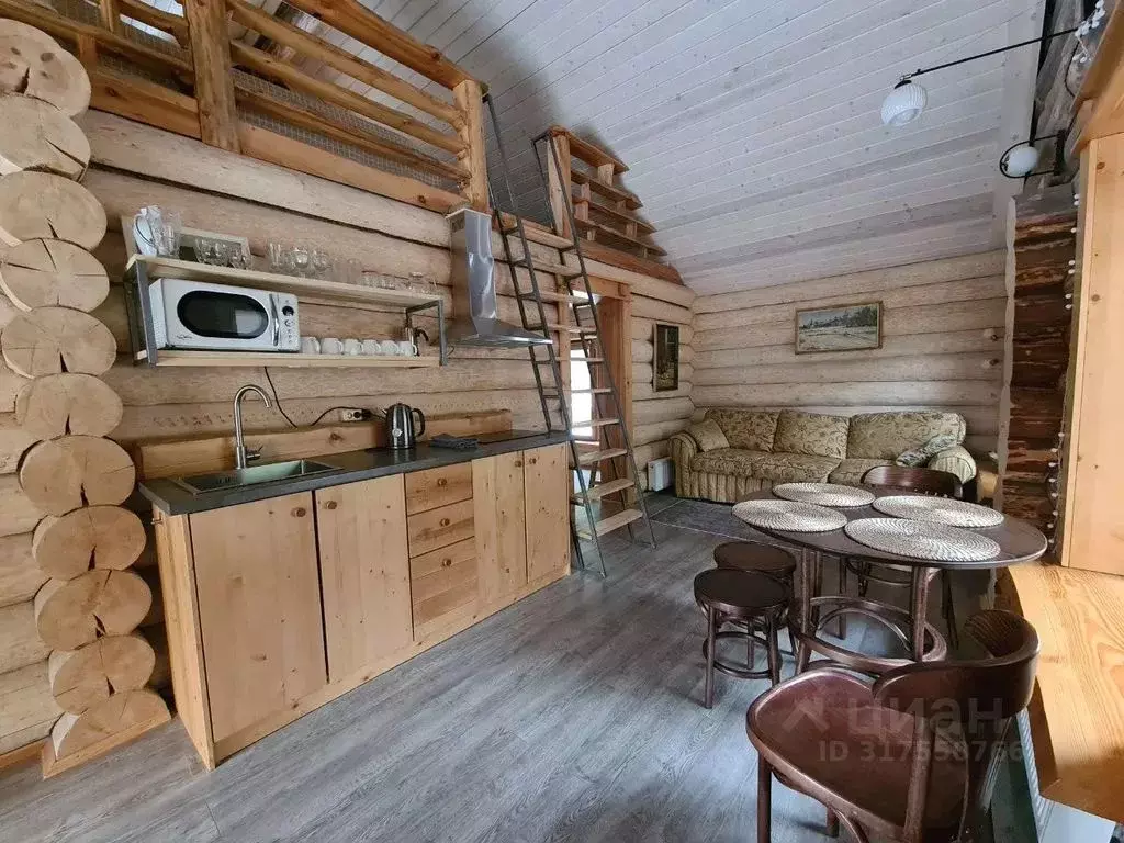 Дом в Новгородская область, Валдайский район, Рощинское с/пос, д. ... - Фото 1