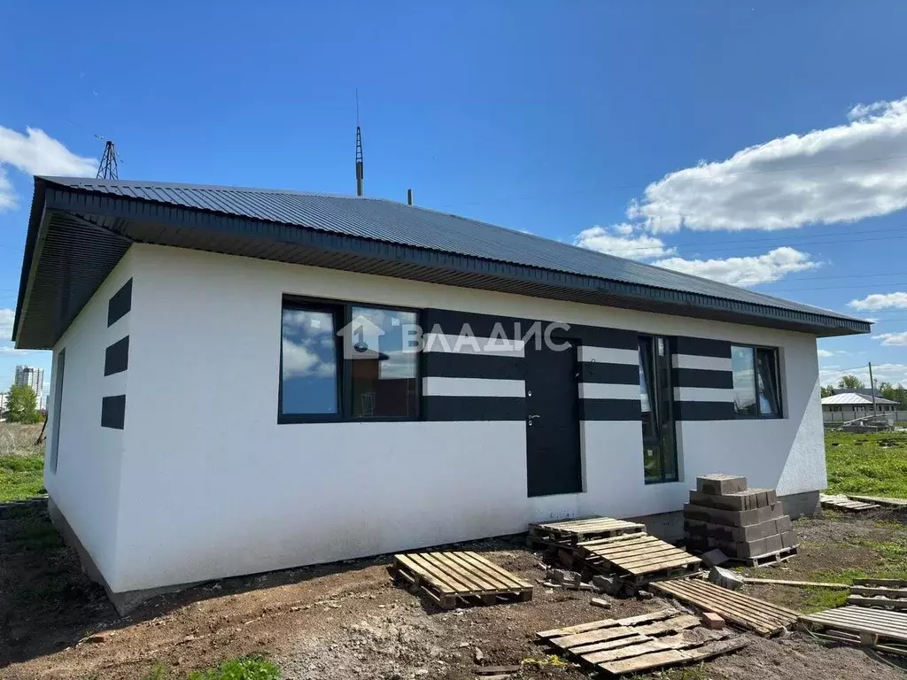 Дом в Башкортостан, Стерлитамакский район, Отрадовский сельсовет, с. ... - Фото 2