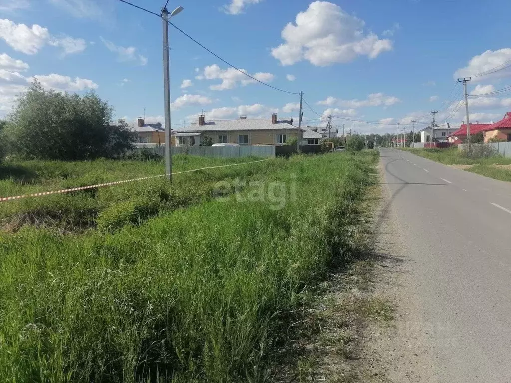 Участок в Тюменская область, Тюменский район, д. Ушакова, Молодежный ... - Фото 0