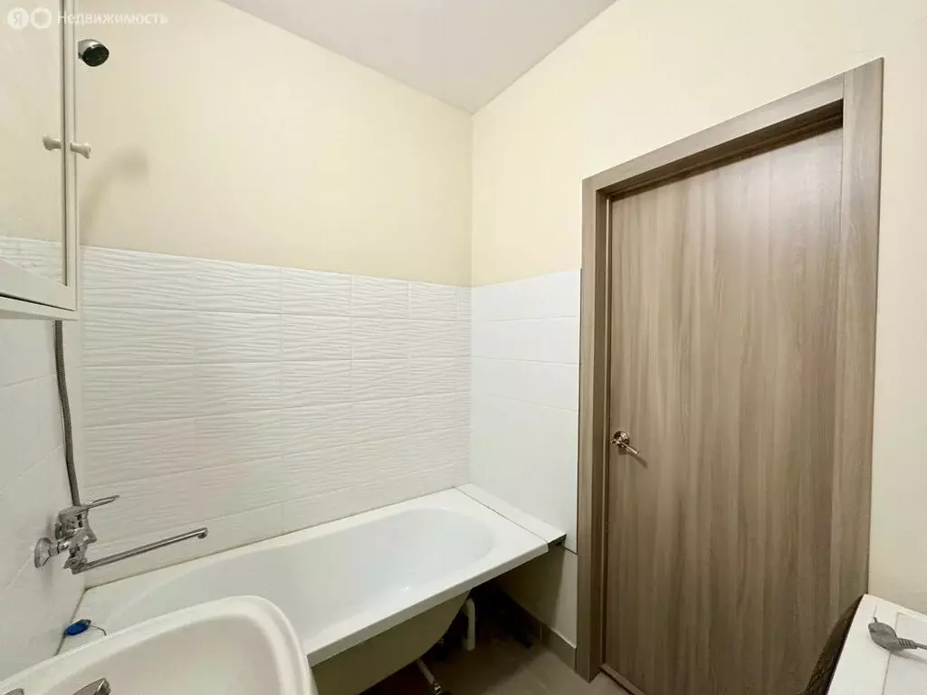 1-комнатная квартира: Верхняя Пышма, улица Алексея Латышова, 1 (29.1 ... - Фото 2