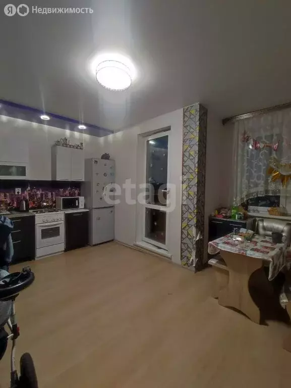 3-комнатная квартира: Тобольск, улица Радищева, 21 (75 м) - Фото 0