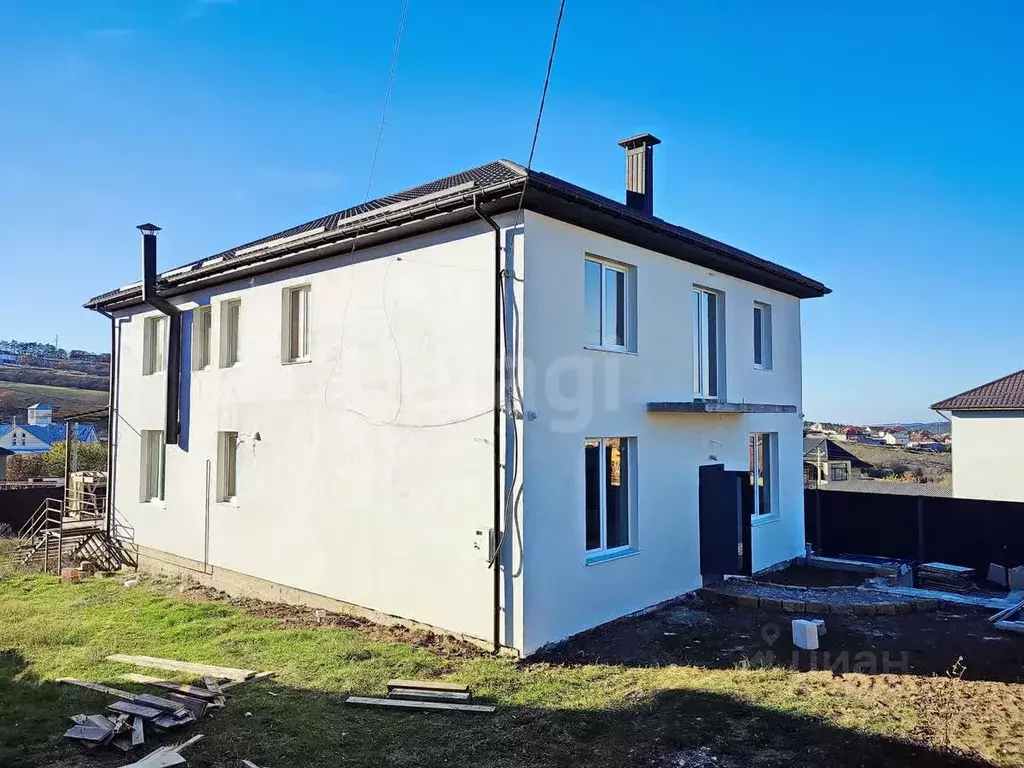 Дом в Крым, Симферопольский район, Добровское с/пос, с. Пионерское ул. ... - Фото 1