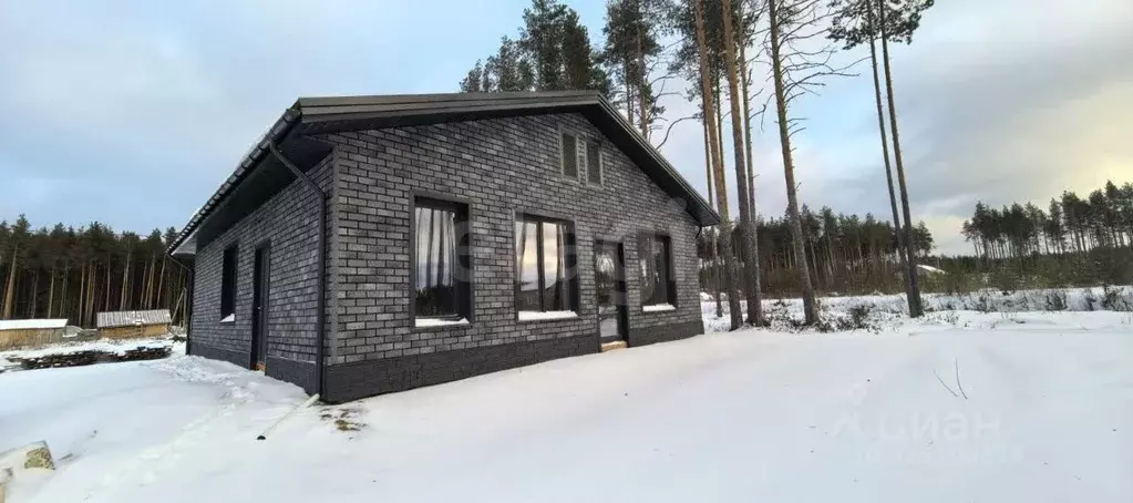 Дом в Коми, Сыктывкар городской округ, Краснозатонский пгт ул. ... - Фото 1