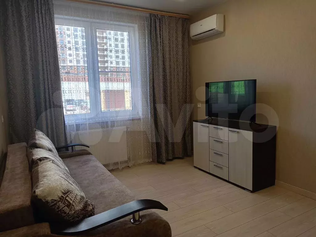 1-к. квартира, 40 м, 1/11 эт. - Фото 1