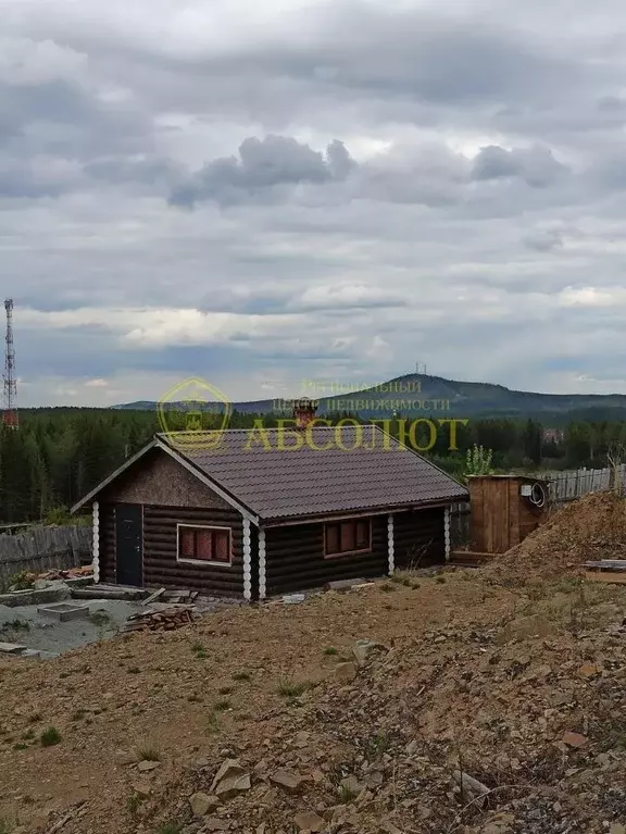 Участок в Свердловская область, Ревда пл. Победы (10.5 сот.) - Фото 1