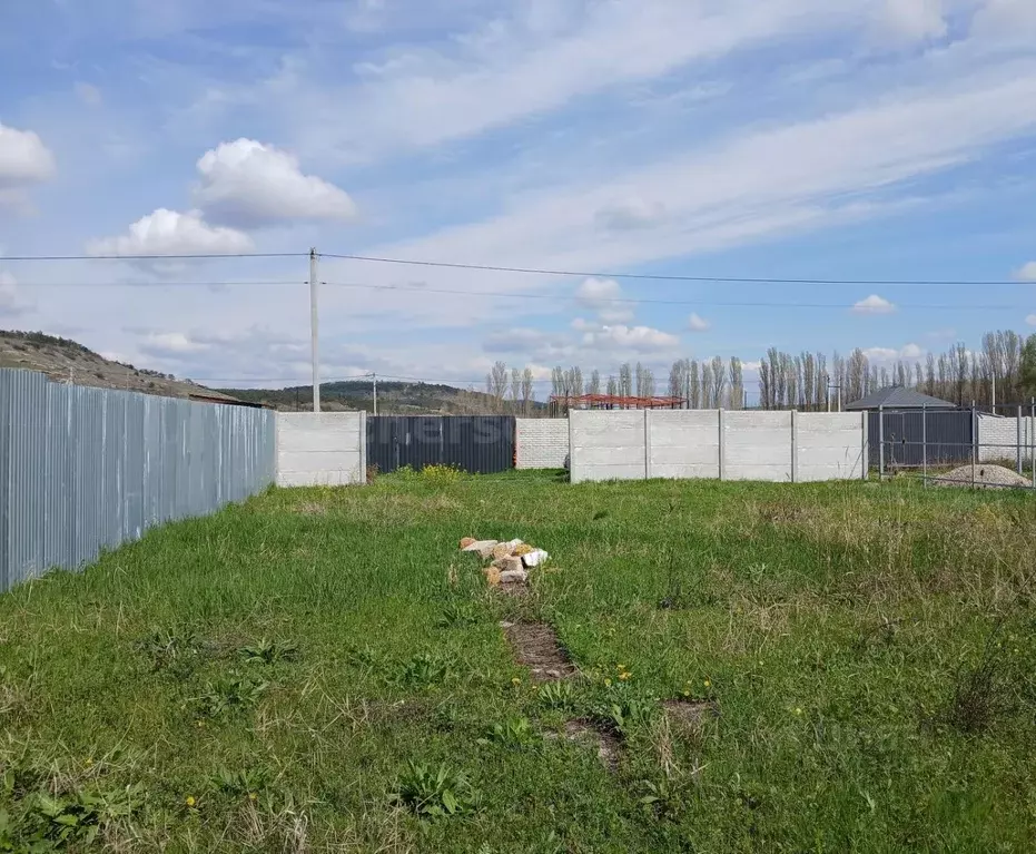 Участок в Севастополь с. Фруктовое, ул. Виноградная (4.0 сот.) - Фото 1