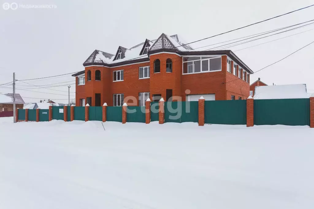 Дом в село Акбердино, Тавакановская улица (220 м) - Фото 1