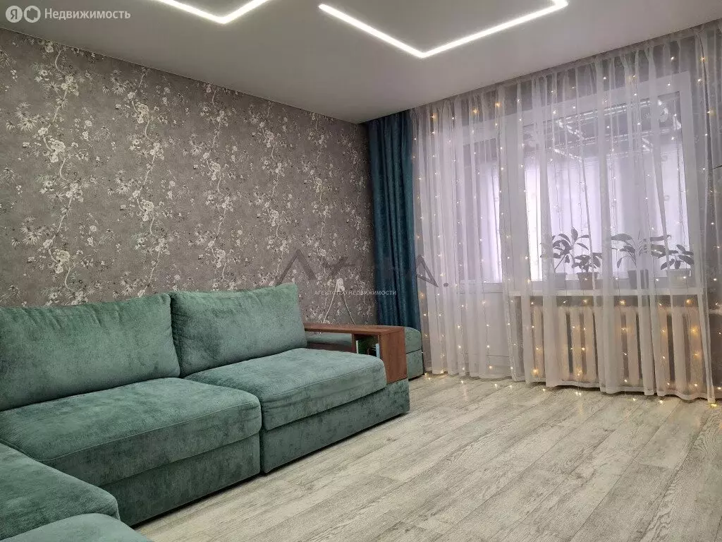 3-комнатная квартира: Набережные Челны, улица Татарстан, 13 (58.5 м) - Фото 1