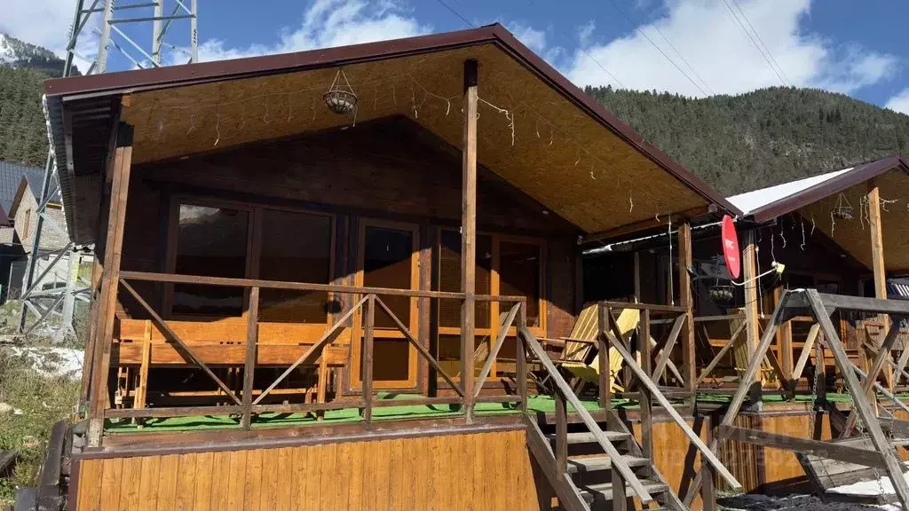 Дом в Карачаево-Черкесия, Зеленчукский район, с. Архыз ул. Хубиева, ... - Фото 1