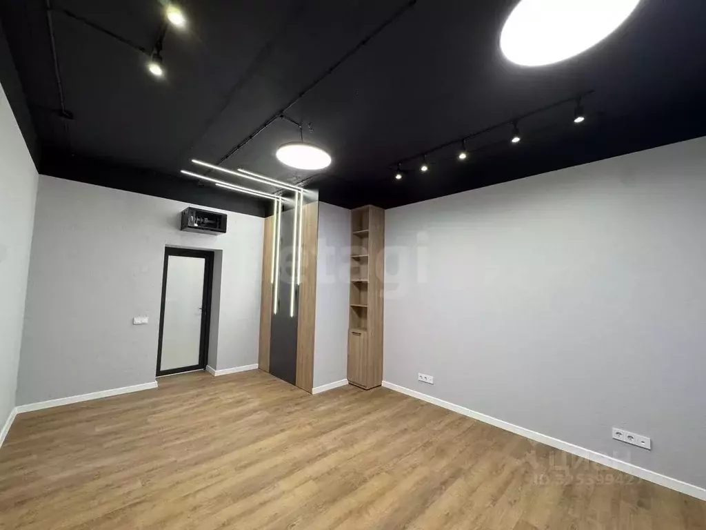 Офис в Тюменская область, Тюмень Одесская ул., 9 (20 м) - Фото 1