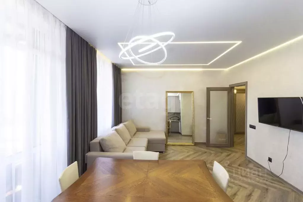 2-к кв. Тюменская область, Тюмень ул. Фармана Салманова, 12 (65.0 м) - Фото 2