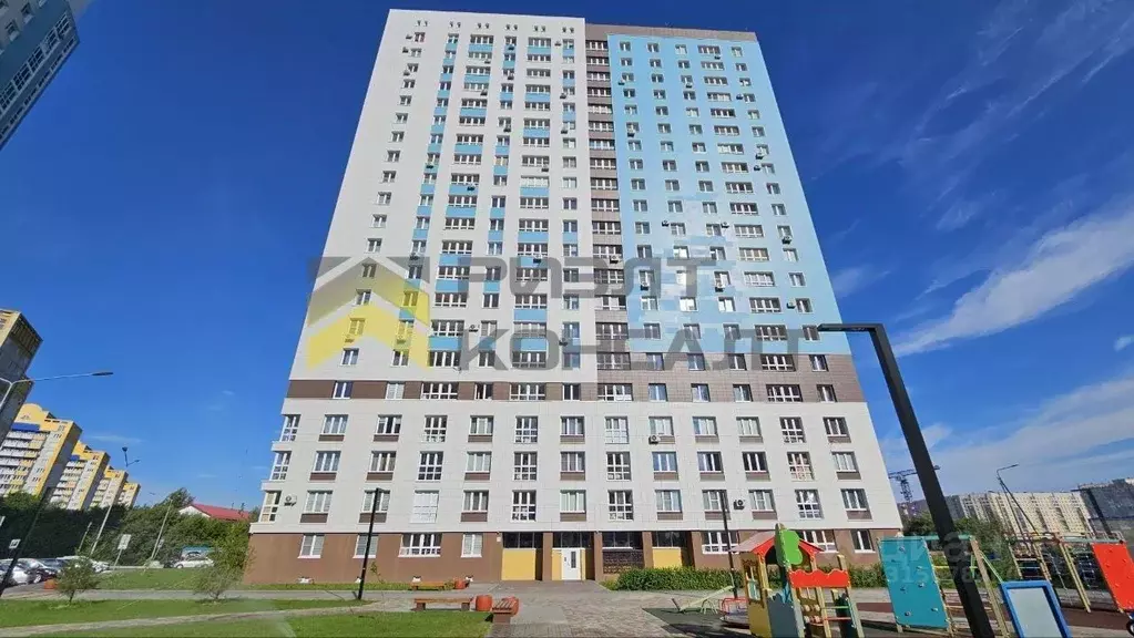 3-к кв. Омская область, Омск Взлетная ул., 9А (67.8 м) - Фото 0