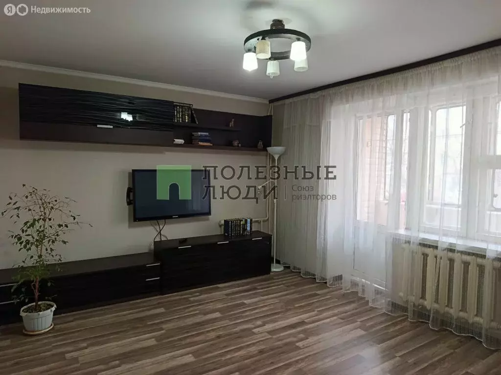 3-комнатная квартира: Строитель, улица Ленина, 19А (58 м) - Фото 1