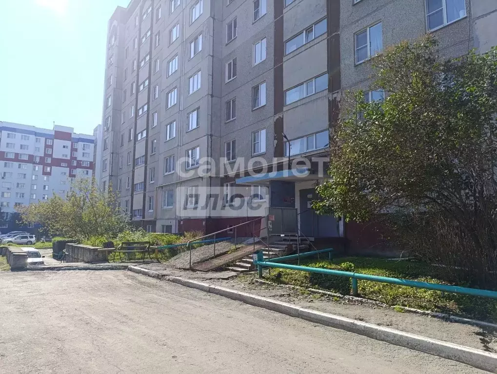 3-к кв. Курганская область, Курган Заозерный жилрайон, 5-й мкр, 12 ... - Фото 0