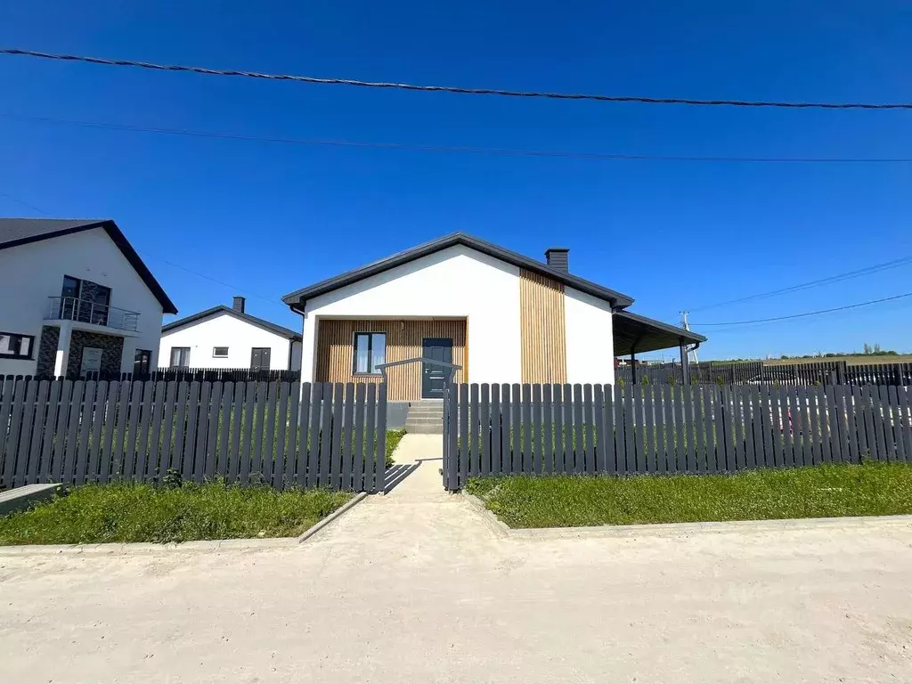 Дом в Краснодарский край, Новороссийск Красноцементная ул. (94 м) - Фото 1