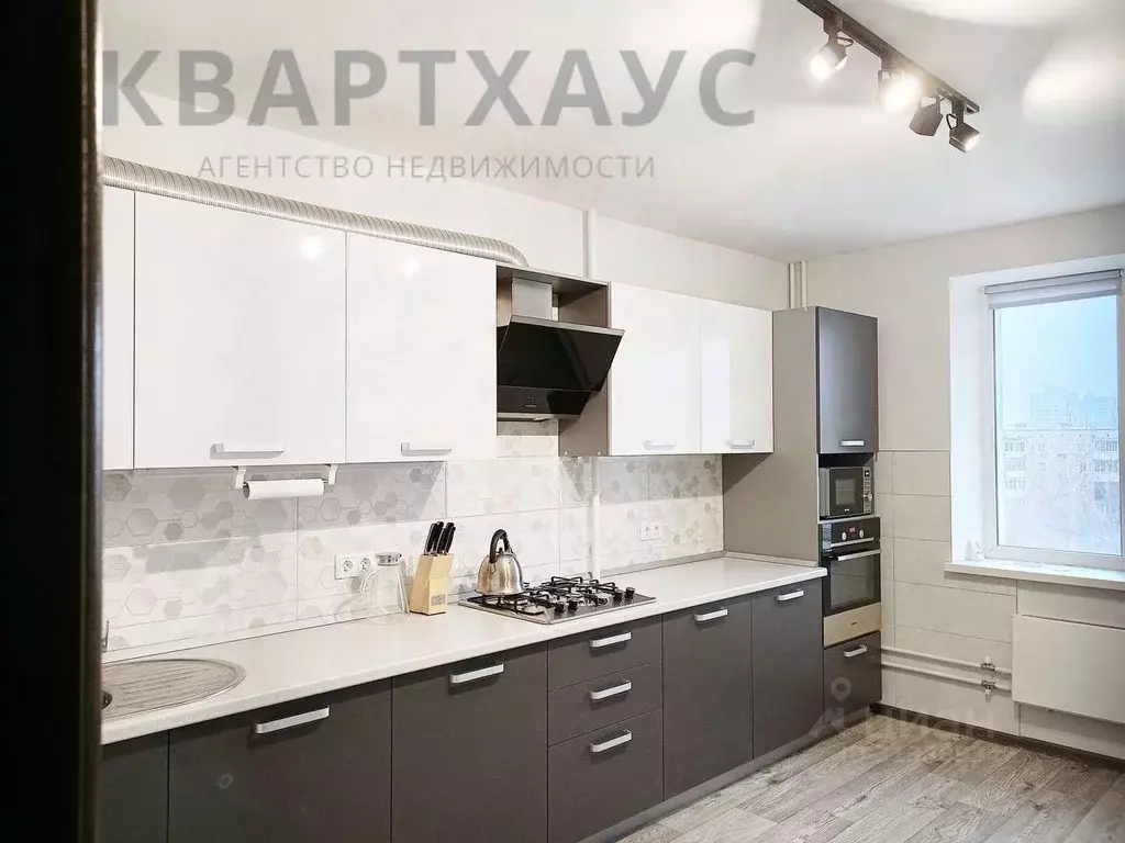 2-к кв. Волгоградская область, Волгоград ул. Глазкова, 23 (70.3 м) - Фото 0
