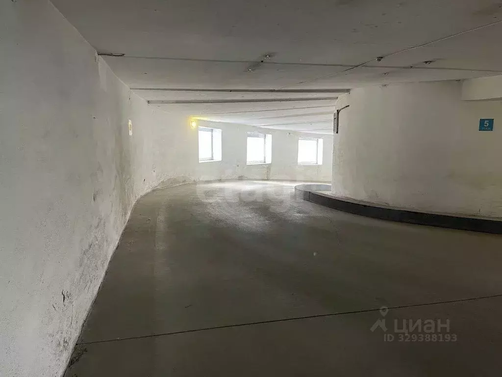 Гараж в Тюменская область, Тюмень 6-й мкр, ул. Валерии Гнаровской, 14 ... - Фото 1