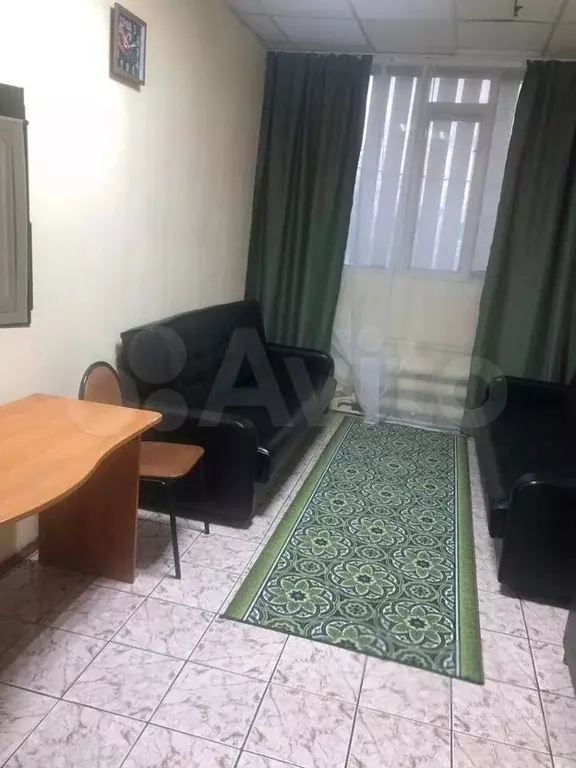 Комната 18 м в 5-к., 2/4 эт. - Фото 0