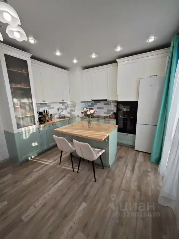 2-к кв. Тюменская область, Тюмень ул. Парада Победы, 17 (53.5 м) - Фото 1