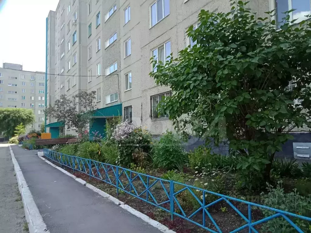 3-к кв. Курганская область, Курган Заозерный жилрайон, 1-й мкр, 17 ... - Фото 0