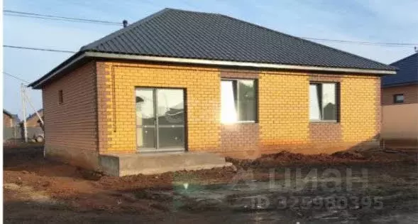 Дом в Оренбургская область, Тюльганский район, с. Благовещенка  (113 ... - Фото 1